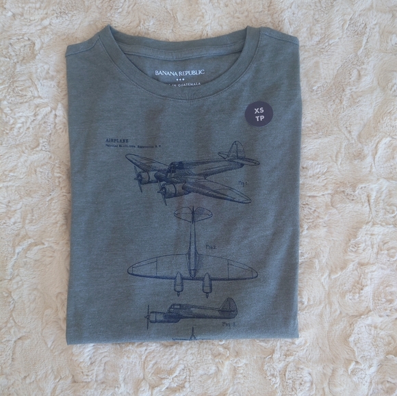 ⚡2/$30⚡🆕 Banana Republic T-shirt - Picture 2 of 3